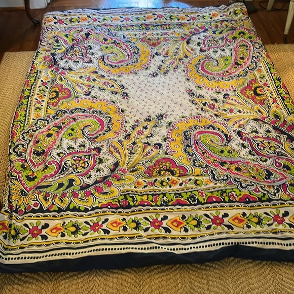 Idea Nuova floral and paisley cotton twin comforter. 66 by 86 inches - Picture 2 of 5